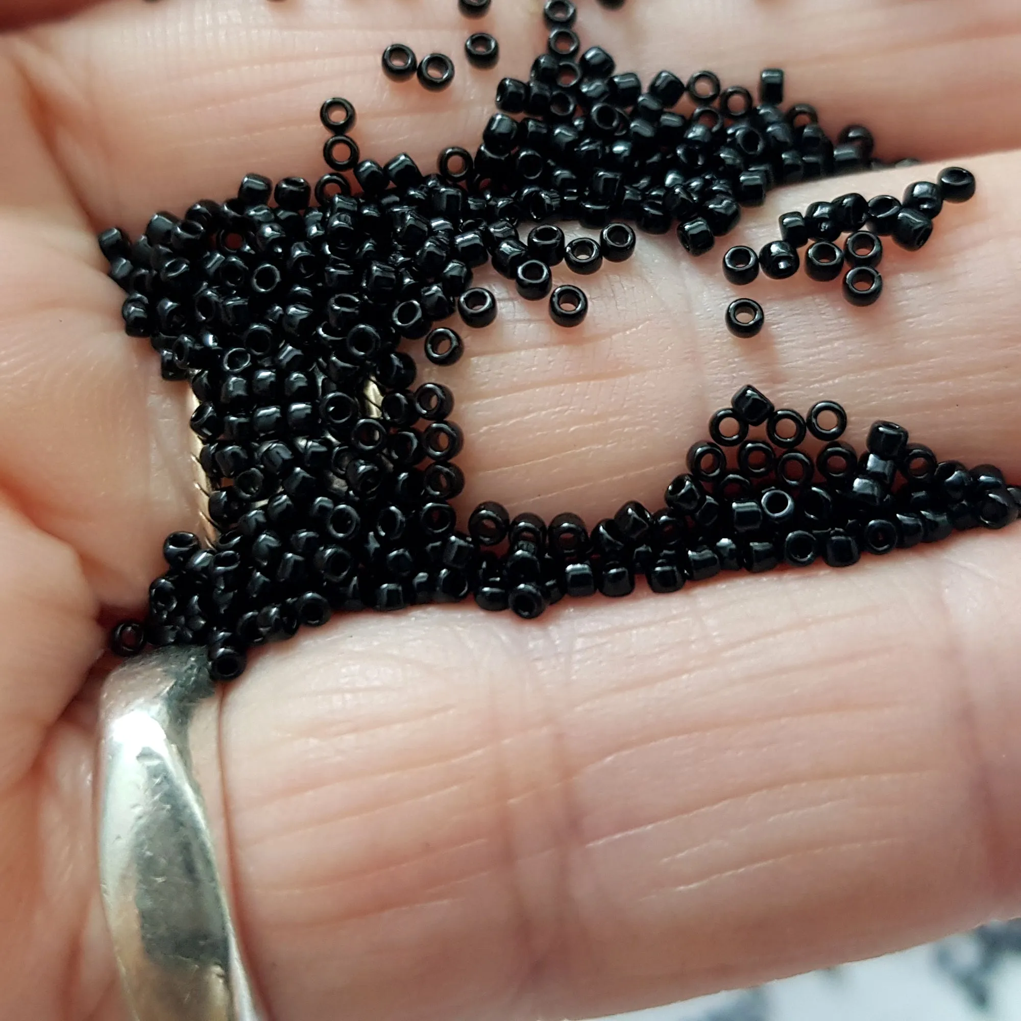 15/0 TR-49 Jet Black Opaque Round Toho 5g Seed Beads | Beading Supply