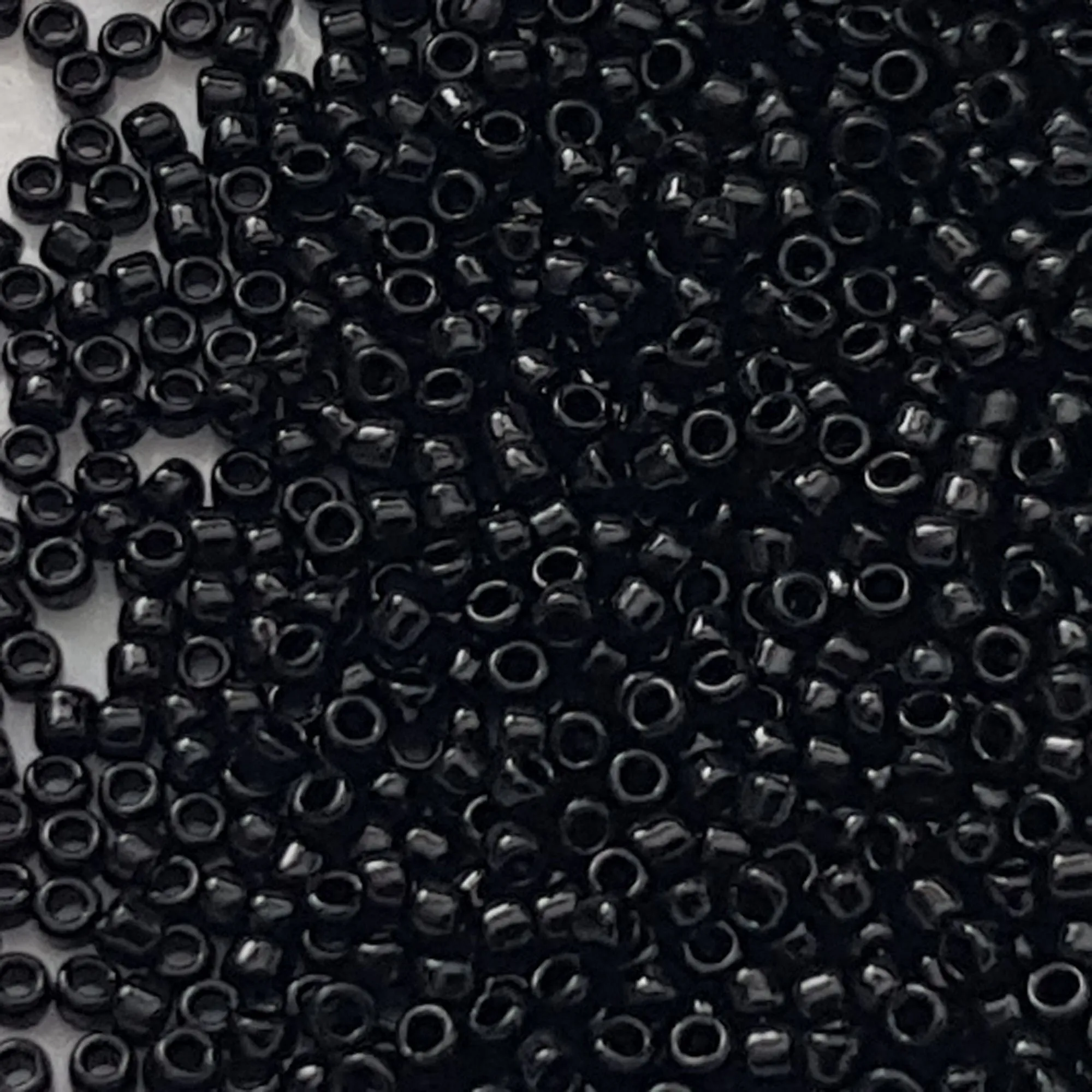15/0 TR-49 Jet Black Opaque Round Toho 5g Seed Beads | Beading Supply