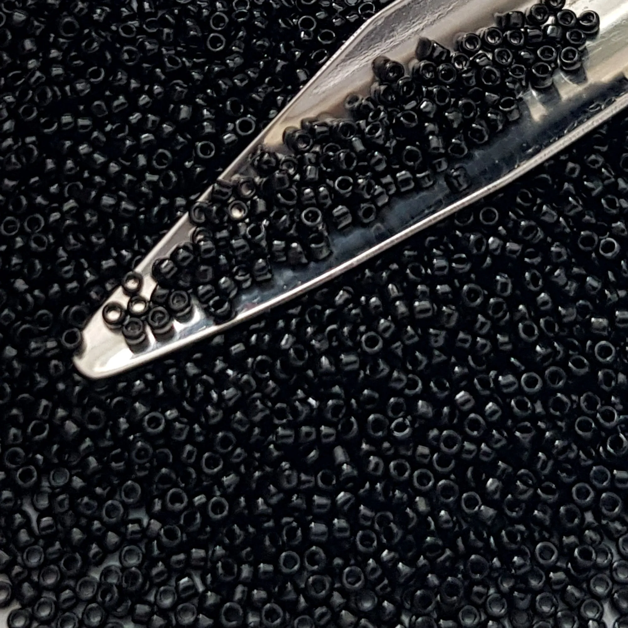 15/0 TR-49 Jet Black Opaque Round Toho 5g Seed Beads | Beading Supply