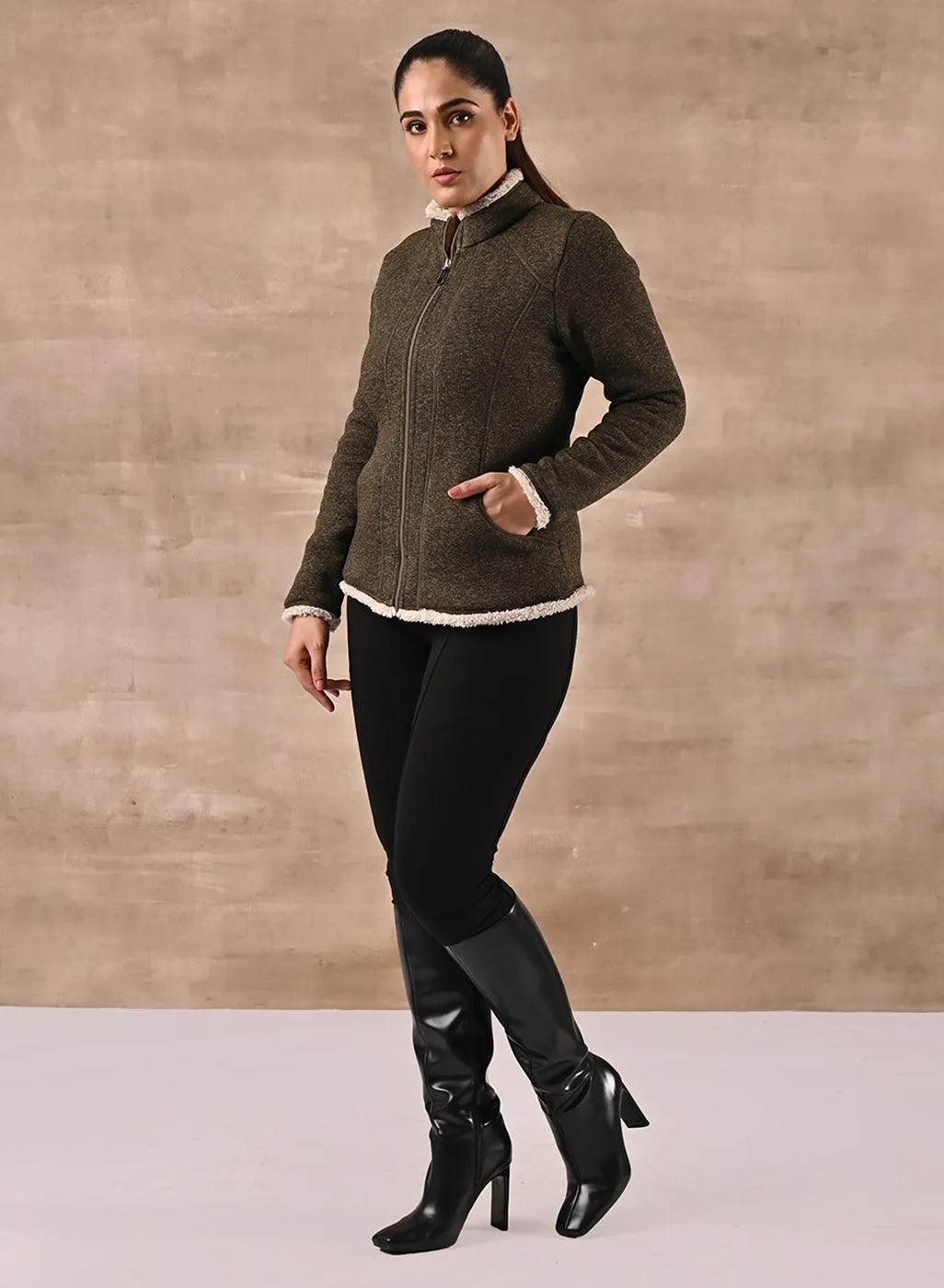 Cozy Green High-neck Fleece Jacket with Zipper and Pockets