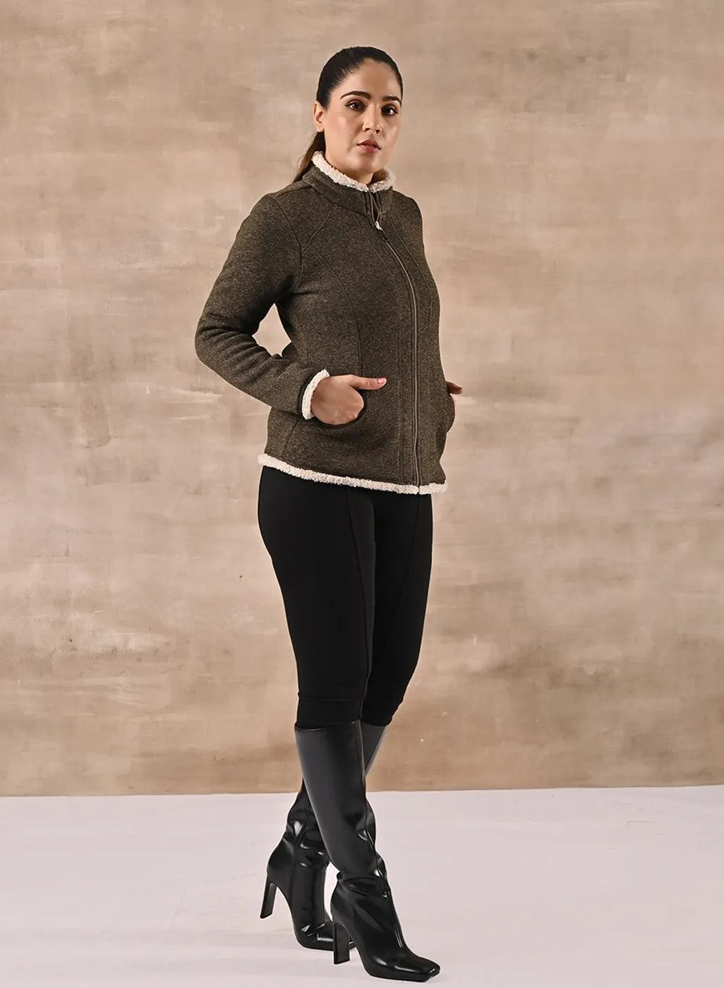Cozy Green High-neck Fleece Jacket with Zipper and Pockets