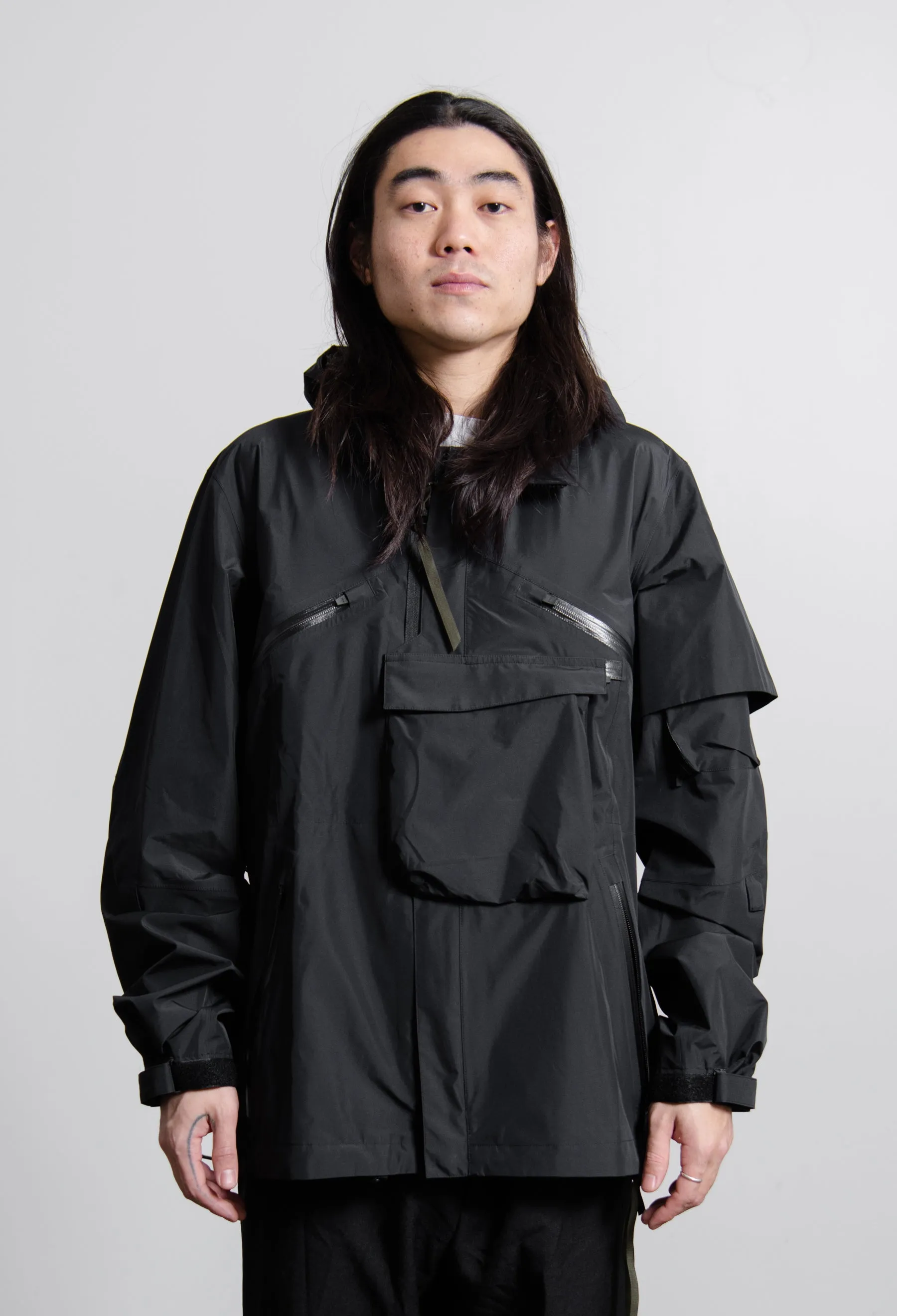 Stylish Black J1W-GTPL Windproof Jacket – Premium Outdoor Apparel