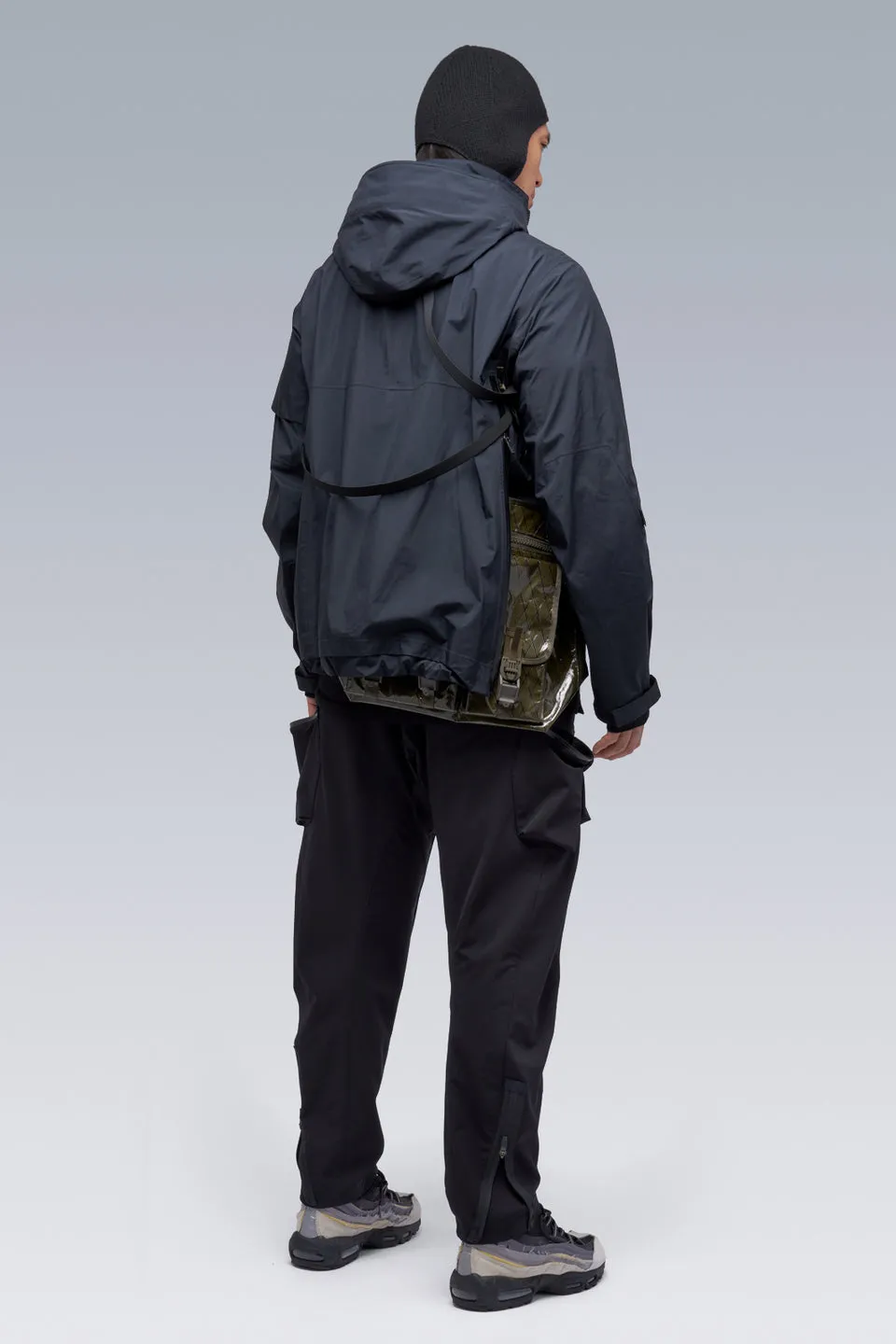 Stylish Black J1W-GTPL Windproof Jacket – Premium Outdoor Apparel