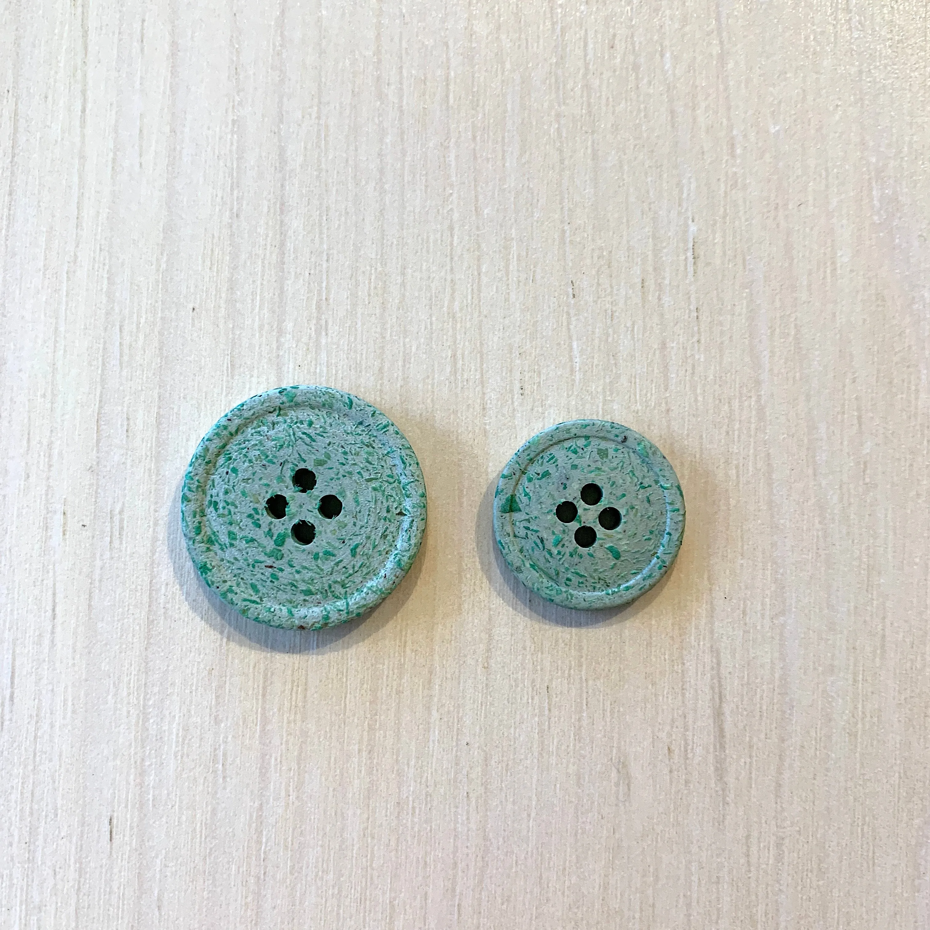 Recycled polyester buttons