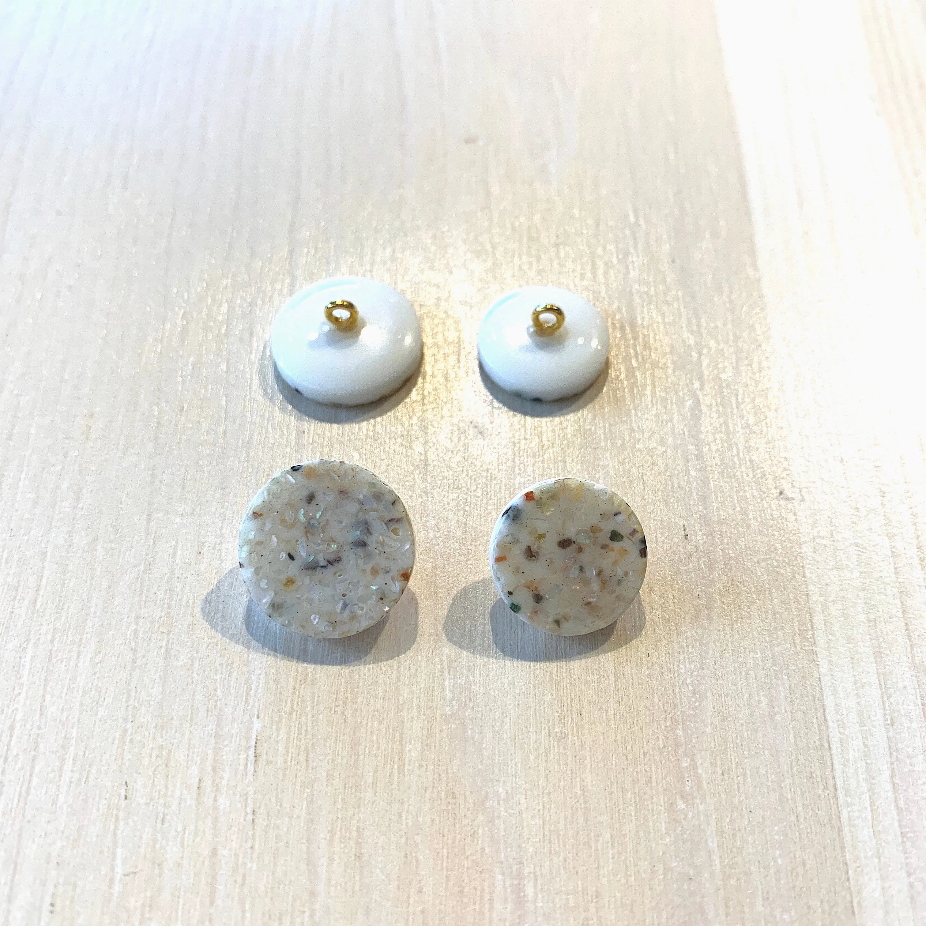 Recycled polyester buttons